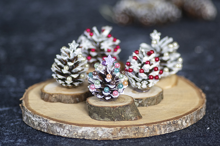 Christmas pine cone crafts – Ninette Bahne